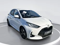 Weiß Neu 2025 Toyota Yaris Hybrid Limousine | 24.990 € (Guter Preis)