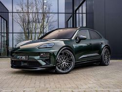 Grün Gebraucht 2024 Porsche Macan Turbo SUV | 109.995 €