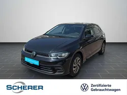 Deep black perleffekt (metallic) Gebraucht 2024 VW Polo Life Limousine | 19.410 € (Guter Preis)