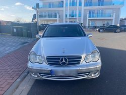 Silber Gebraucht 2004 Mercedes C200 Limousine | 1.600 €