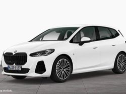 Weiß Gebraucht 2024 BMW 220 Active Tourer Luxury Line Van / Kleinbus | 34.912 € (Teuer)