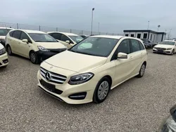 Beige Gebraucht 2015 Mercedes B180 Edition Van / Kleinbus | 5.499 €