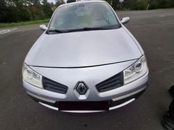 Silber Gebraucht 2006 Renault Mégane II Kleinwagen | 349 €