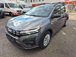 Grau Gebraucht 2024 Dacia Jogger Essentiel Van / Kleinbus | 15.950 € (Superpreis)