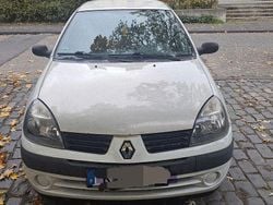 Grau Gebraucht 2005 Renault Clio II Campus Limousine | 990 € (Guter Preis)