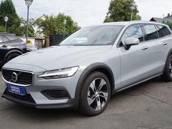 Grau Gebraucht 2024 Volvo V60 CC Plus Kombi | 44.900 € (Etwas zu teuer)