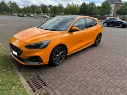 Orange Gebraucht 2019 Ford Focus ST Limousine | 24.600 € (Fairer Preis)