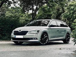 Grau Gebraucht 2019 Skoda Superb SportLine Kombi | 24.900 € (Fairer Preis)