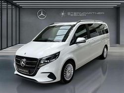 Weiß Gebraucht 2024 Mercedes V220 Style Van / Kleinbus | 65.555 €