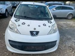 Weiß Gebraucht 2007 Peugeot 107 Kleinwagen | 1.400 €