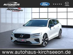 Chrystal white pearl (weiß) Gebraucht 2024 Volvo V60 Plus Kombi | 43.450 € (Fairer Preis)