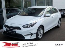 Weiß Gebraucht 2024 Kia Ceed Comfort Kleinwagen | 19.880 € (Fairer Preis)