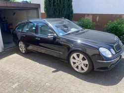 Schwarz Gebraucht 2007 Mercedes E500 Avantgarde Kombi | 8.500 €