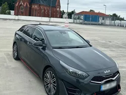 Grau Gebraucht 2021 Kia ProCeed GT Kleinwagen | 17.499 €