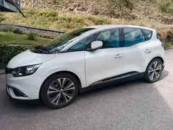 Weiß Gebraucht 2017 Renault Scénic IV Intens Van / Kleinbus | 8.900 € (Guter Preis)