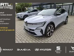 Rafalgrau metallic/dach black Gebraucht 2024 Renault Mégane Komfort Limousine | 38.880 € (Etwas zu teuer)