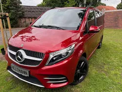 Hyazinthrot metallic mb 3334 Gebraucht 2019 Mercedes V220 Avantgarde Edition Van / Kleinbus | 48.900 € (Fairer Preis)