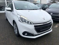 Weiß Gebraucht 2018 Peugeot 208 Active Kleinwagen | 10.500 € (Etwas zu teuer)