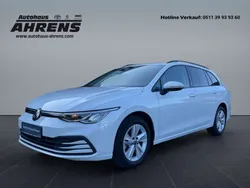 Oryxweiß perlmutteffekt Gebraucht 2022 VW Golf VIII Life Kombi | 23.790 € (Fairer Preis)