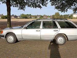Silber Gebraucht 1991 Mercedes 200 Kombi | 4.300 €