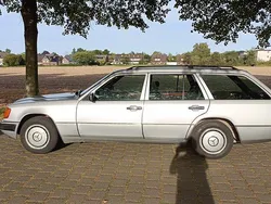 Silber Gebraucht 1991 Mercedes 200 Kombi | 4.300 €