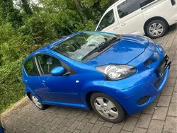 Blau Gebraucht 2009 Toyota Aygo Kleinwagen | 2.500 €