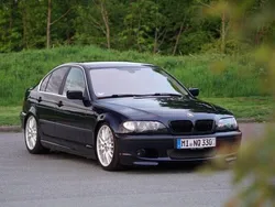 Blau Gebraucht 2002 BMW 330 M Sport Limousine | 15.799 €