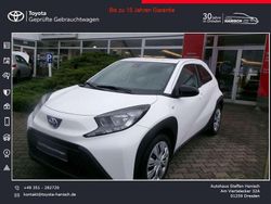 Schneeweiß Gebraucht 2022 Toyota Aygo Play Kleinwagen | 13.490 € (Guter Preis)
