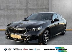 Black sapphire metallic Neu 2025 BMW 520 M Sport Limousine | 64.990 € (Fairer Preis)