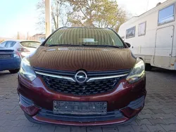 Braun Gebraucht 2018 Opel Zafira Tourer Edition Van / Kleinbus | 7.669 € (Fairer Preis)
