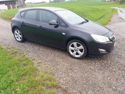 Schwarz Gebraucht 2012 Opel Astra Design Edition Limousine | 4.100 € (Fairer Preis)