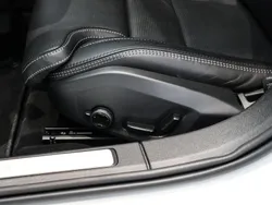 Weiß Gebraucht 2024 Volvo V60 CC Ultimate Kombi | 48.160 € (Fairer Preis)