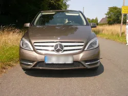 Grau Gebraucht 2013 Mercedes B200 Van / Kleinbus | 13.900 €