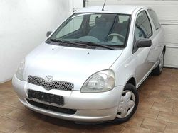 Silber Gebraucht 2000 Toyota Yaris Terra Limousine | 2.399 € (Etwas zu teuer)