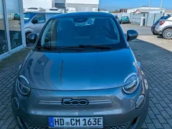 Grau Gebraucht 2022 Fiat 500e Icon Limousine | 23.900 € (Teuer)