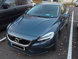 Blau Gebraucht 2019 Volvo V40 Momentum Limousine | 18.000 € (Fairer Preis)