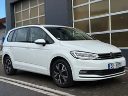 Pure white Gebraucht 2023 VW Touran Van / Kleinbus | 31.900 € (Etwas zu teuer)