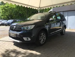 Grau Gebraucht 2019 Dacia Logan MCV Stepway Kombi | 13.680 € (Etwas zu teuer)