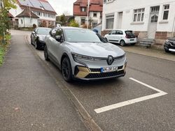 Grau kqj + schwarz gne Gebraucht 2022 Renault Mégane Iconic Limousine | 34.799 € (Teuer)