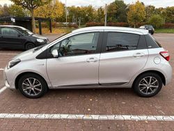 Silber Gebraucht 2020 Toyota Yaris Hybrid Kombi | 15.750 €