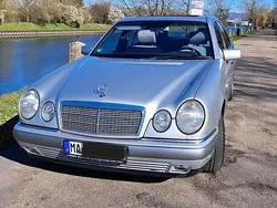 Silber Gebraucht 1996 Mercedes E230 Elegance Limousine | 3.050 € (Fairer Preis)