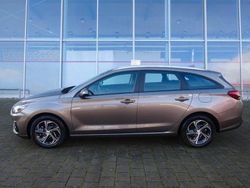 Braun Gebraucht 2022 Hyundai i30 Comfort Kombi | 16.590 € (Fairer Preis)