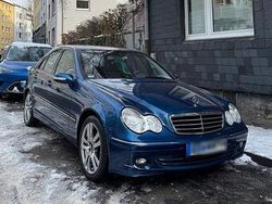 Blau Gebraucht 2005 Mercedes C280 Avantgarde Limousine | 5.000 €