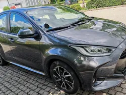 Grau Gebraucht 2022 Toyota Yaris Hybrid Team Kleinwagen | 18.000 € (Fairer Preis)