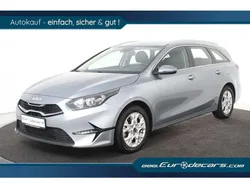 Grau (metallic) Gebraucht 2023 Kia Ceed Kombi | 16.800 € (Guter Preis)