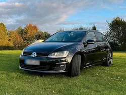 Schwarz Gebraucht 2016 VW Golf VII Highline Kleinwagen | 12.800 € (Fairer Preis)