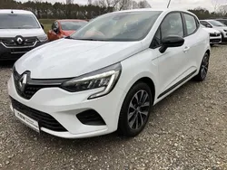 Weiß Gebraucht 2023 Renault Clio V Equilibre Limousine | 16.997 € (Etwas zu teuer)