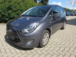 Grau Gebraucht 2015 Hyundai ix20 Classic Van / Kleinbus | 3.490 € (Superpreis)