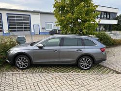Grau Gebraucht 2023 Skoda Octavia Kombi | 35.000 € (Fairer Preis)