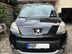 Schwarz Gebraucht 2012 Peugeot Partner Tepee Van / Kleinbus | 4.369 € (Fairer Preis)